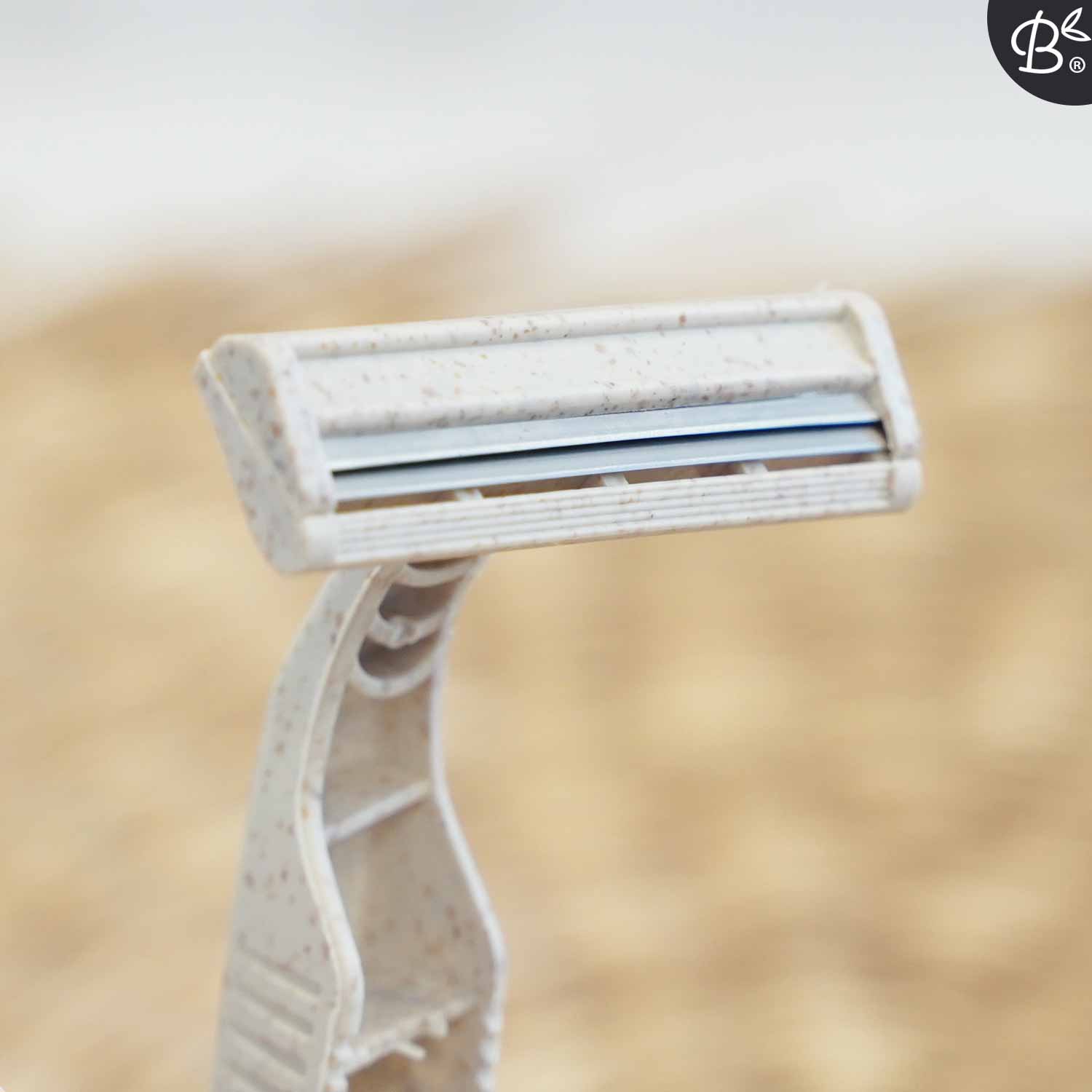 Bamboozy Razor Made of Wheat Straw