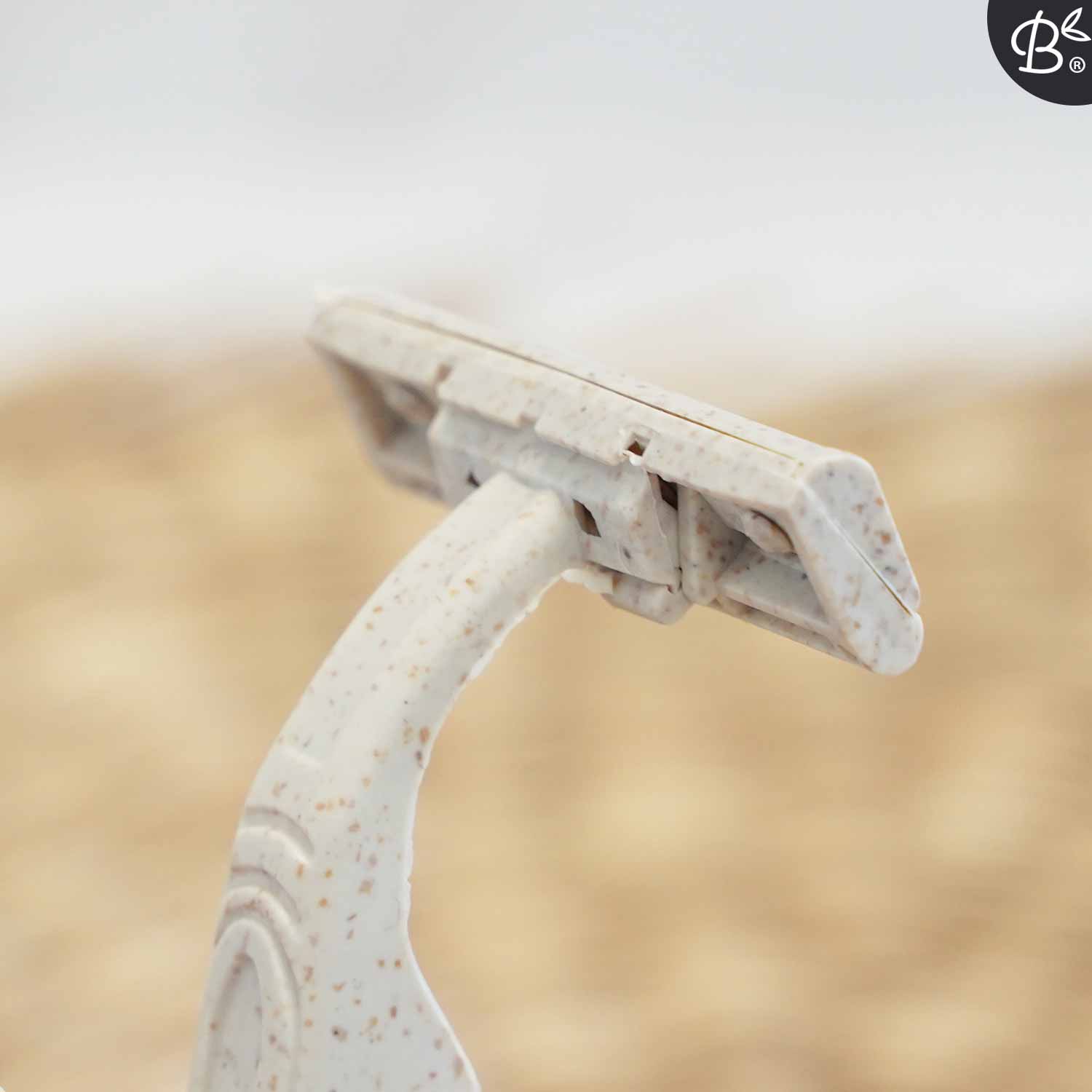 Bamboozy Razor Made of Wheat Straw